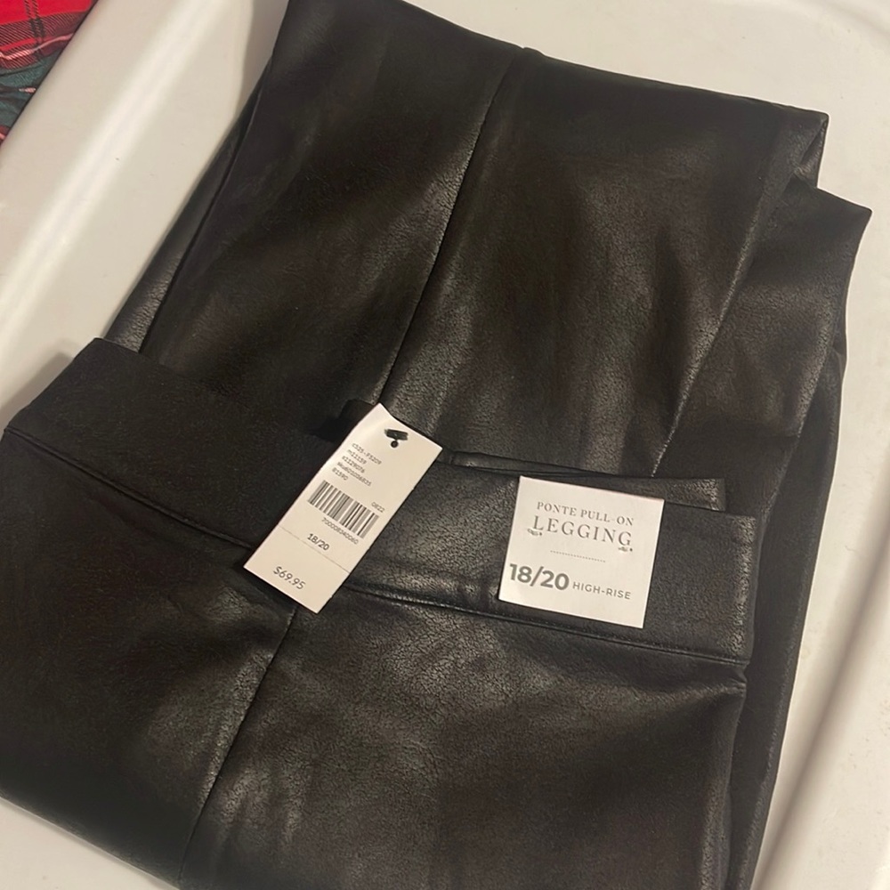 Pointe faux leather leggings NWT- black